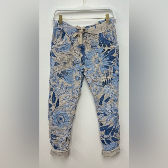 NWT Venti6 super stretchy, comfortable blue flower print crinkle joggers - Picture 1 of 2